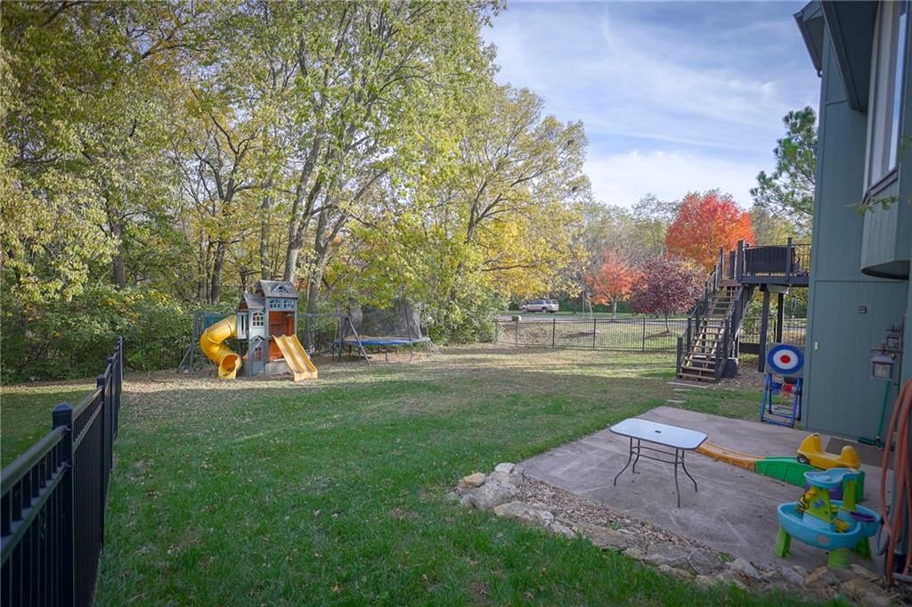 9001 N MANNING Avenue — photo 36