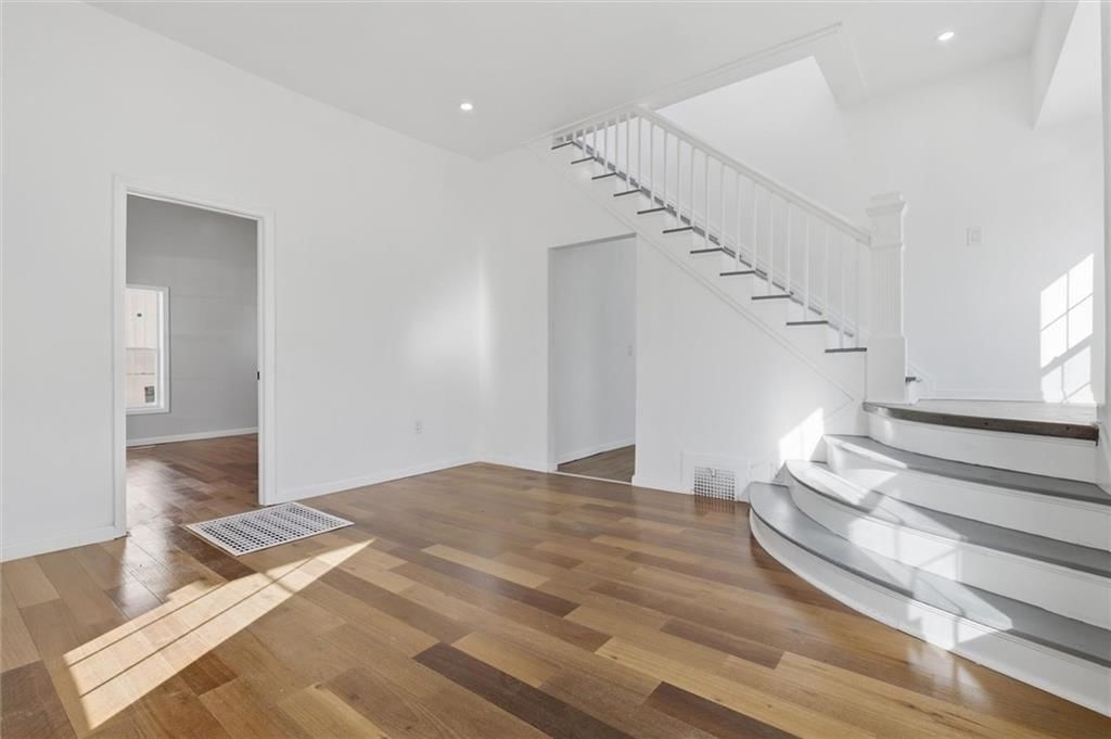 305 W 5th Street — photo 5