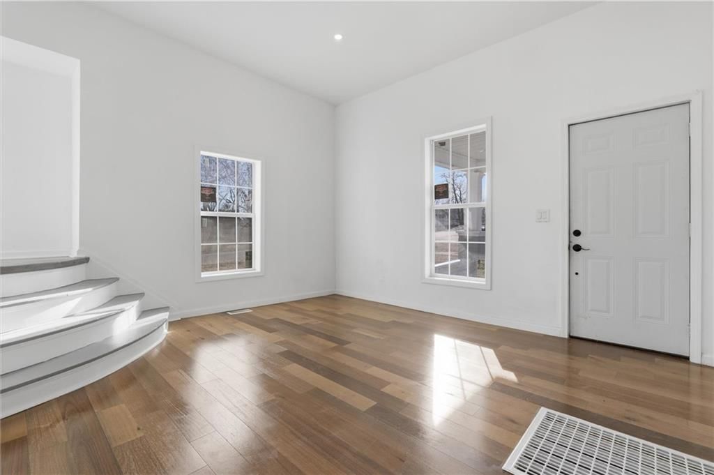 305 W 5th Street — photo 6