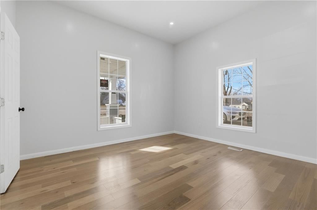 305 W 5th Street — photo 9