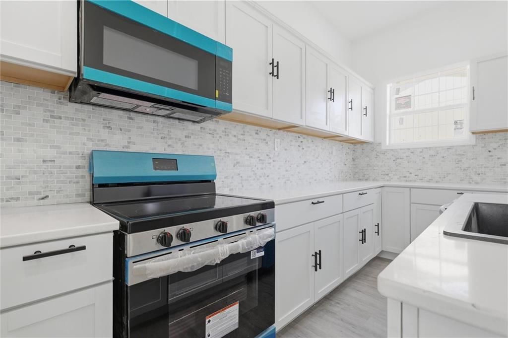 305 W 5th Street — photo 16