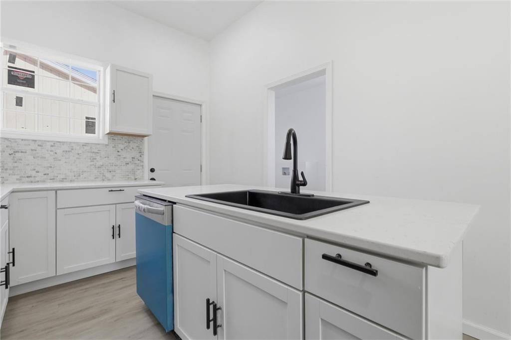 305 W 5th Street — photo 17