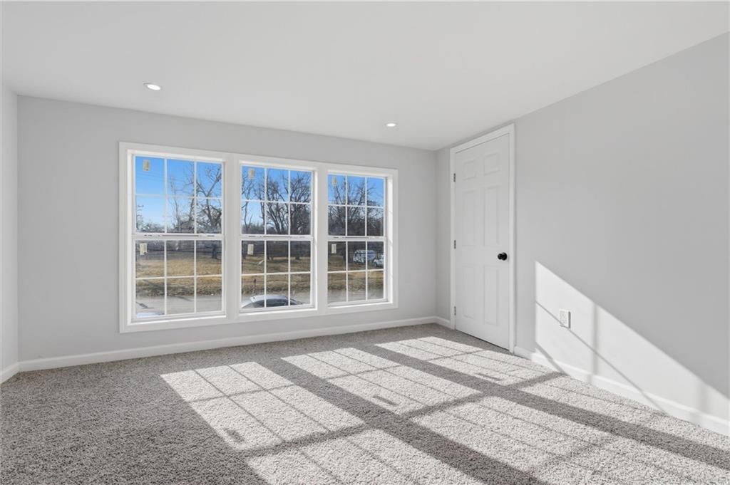 305 W 5th Street — photo 25