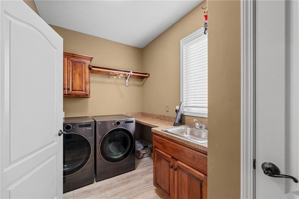 129 NW Morton Drive — photo 16