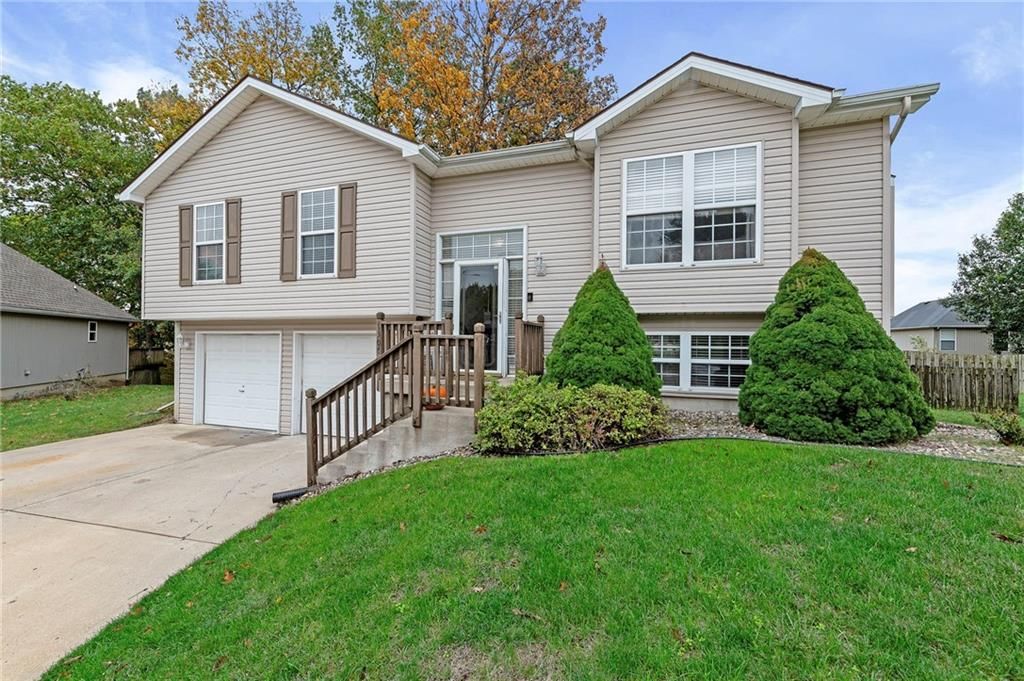 1305 NW 74th Place, Kansas City, MO