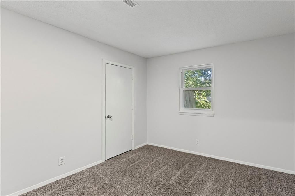 Photo 17 of 58 - 1431-33 E Penrose Lane