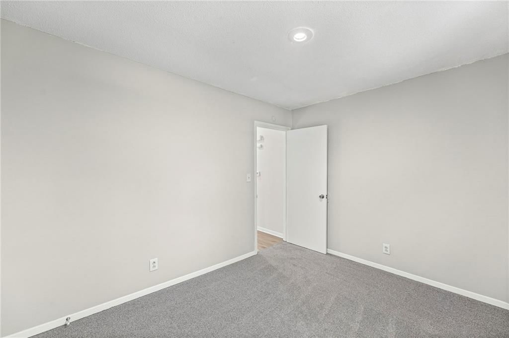 Photo 46 of 58 - 1431-33 E Penrose Lane