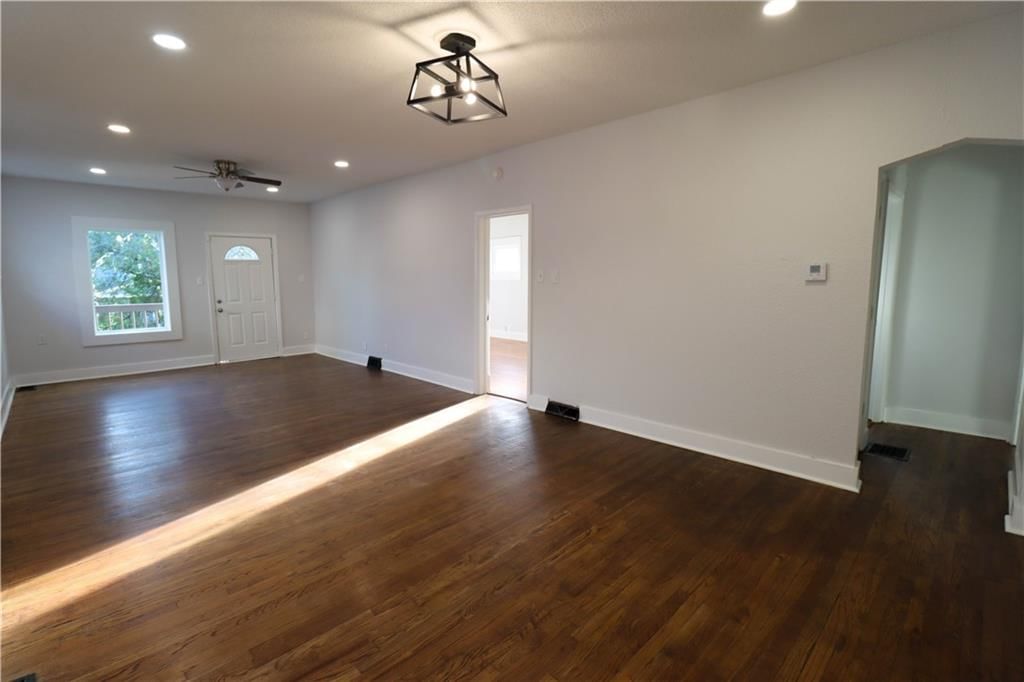 1052 Cleveland Avenue — photo 3
