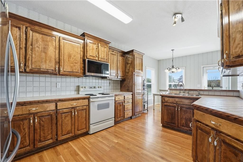 5015 Millbrook Street — photo 5