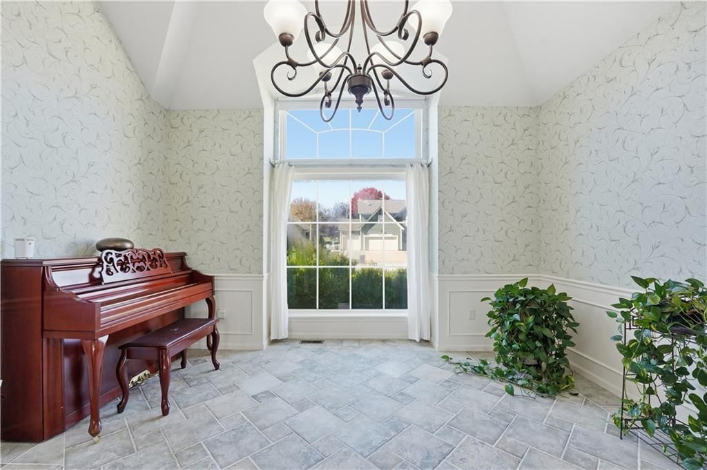 5015 Millbrook Street — photo 9