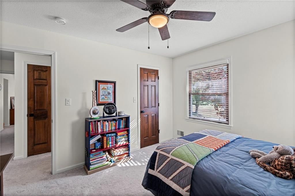 1002 E Hubach Hill Road — photo 24