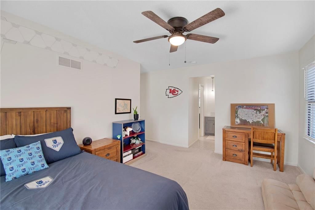 1002 E Hubach Hill Road — photo 31