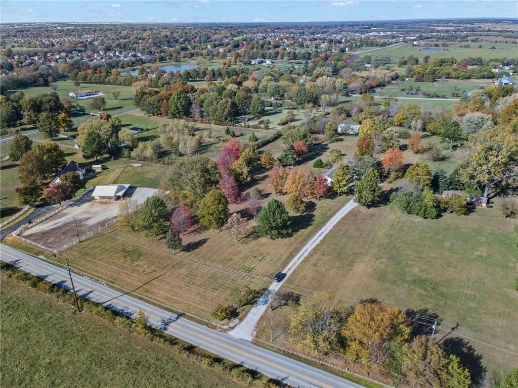 1002 E Hubach Hill Road — photo 43