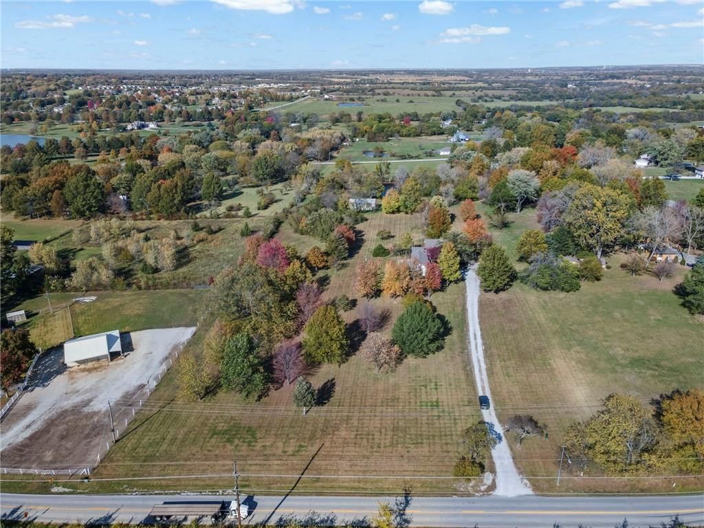1002 E Hubach Hill Road — photo 46