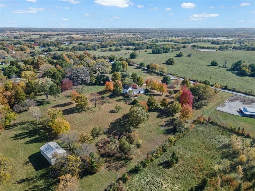 1002 E Hubach Hill Road — photo 48
