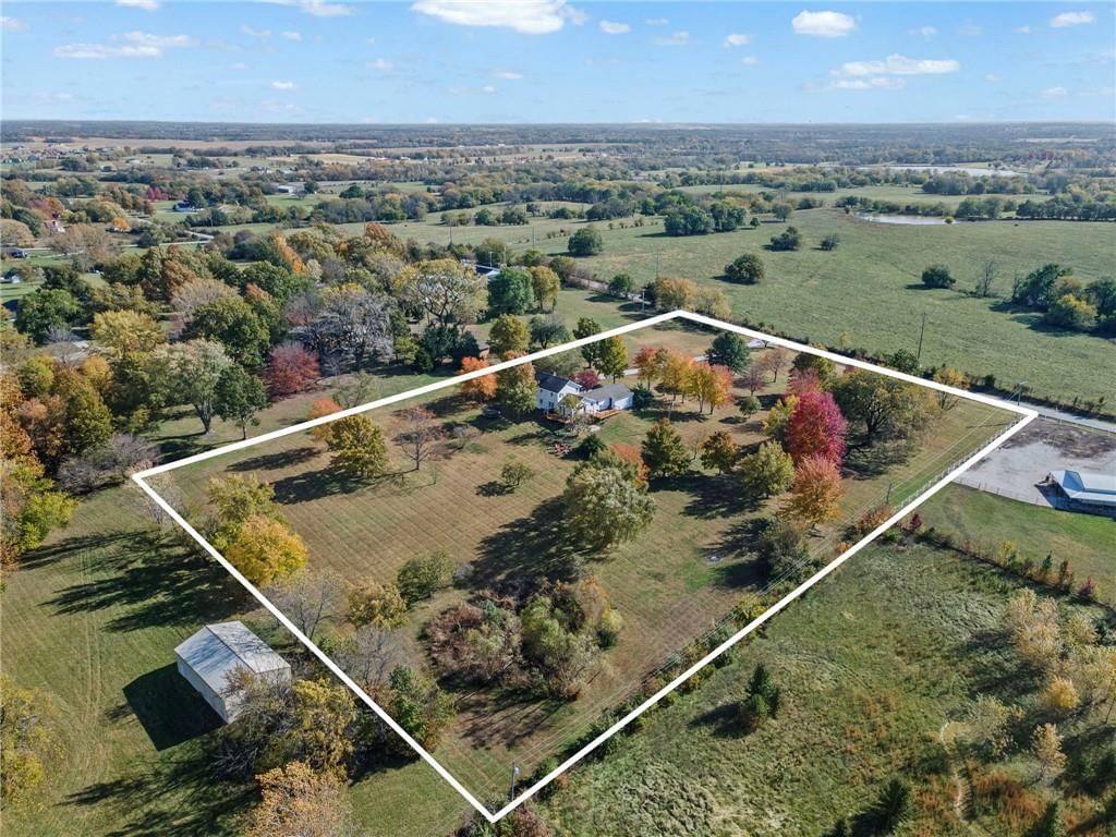 1002 E Hubach Hill Road — photo 49