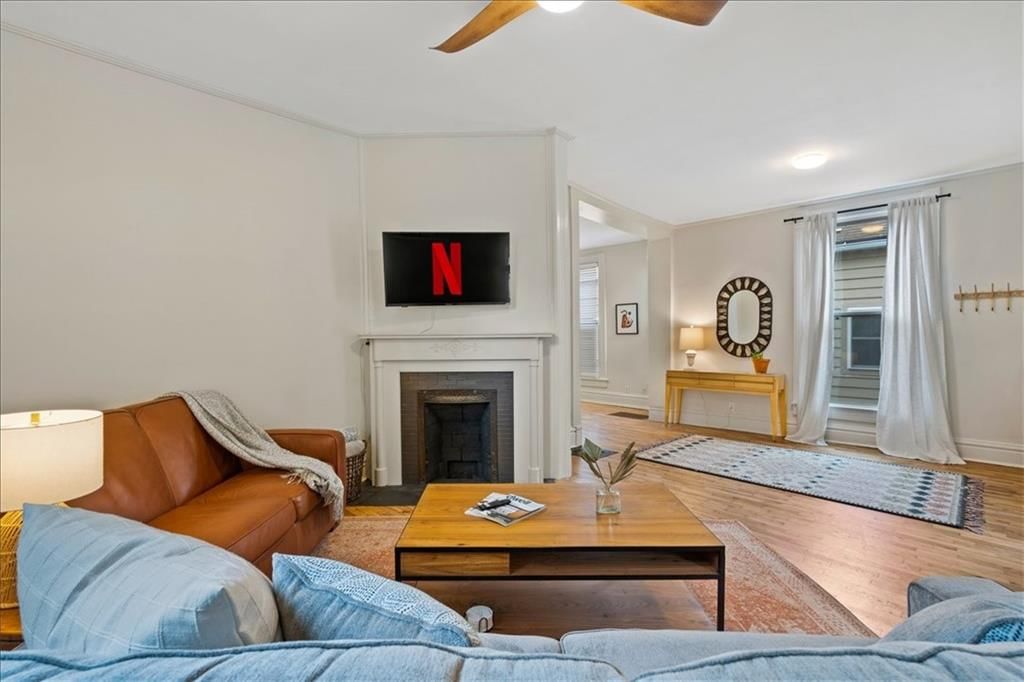 Photo 8 of 24 - 3137 Mcgee Street