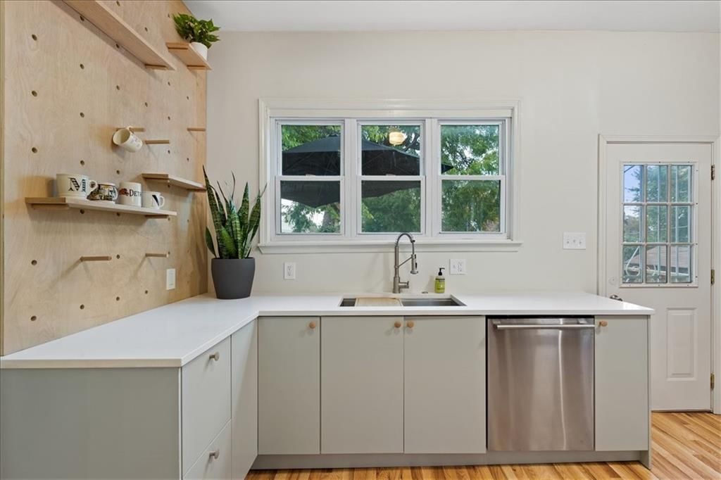 Photo 12 of 24 - 3137 Mcgee Street