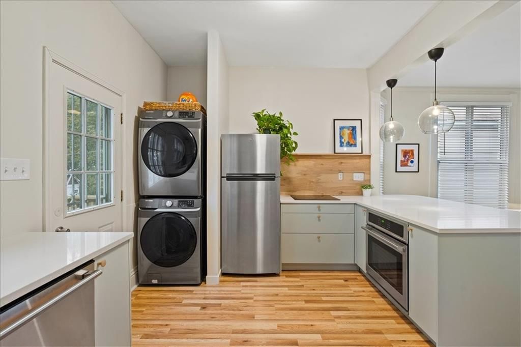 Photo 13 of 24 - 3137 Mcgee Street