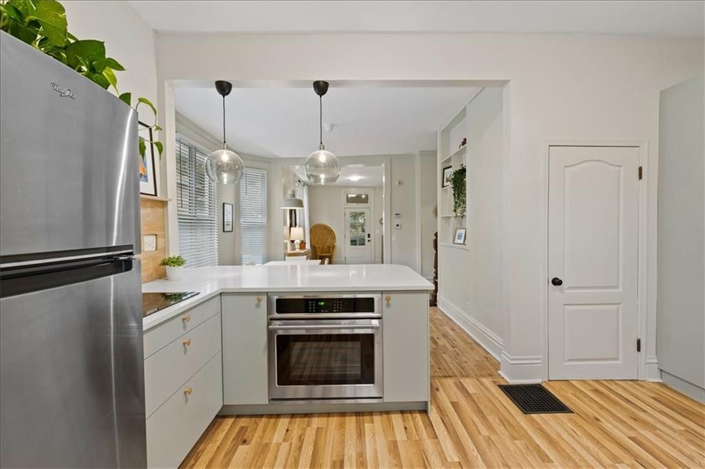 Photo 14 of 24 - 3137 Mcgee Street