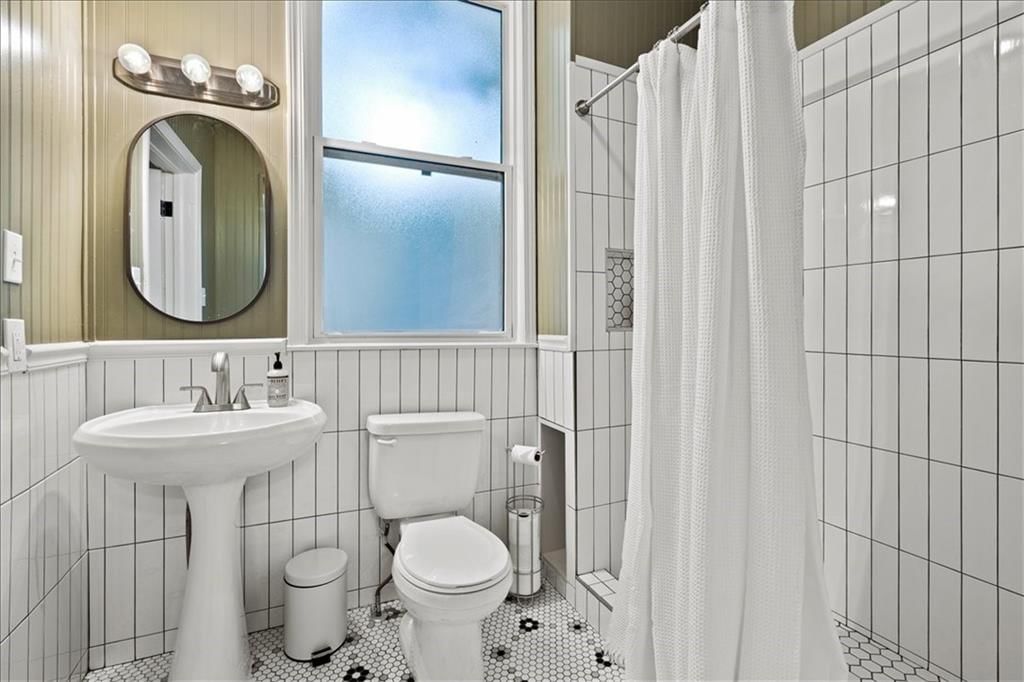 Photo 18 of 24 - 3137 Mcgee Street