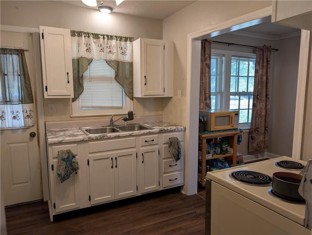 212 N Main Street — photo 10