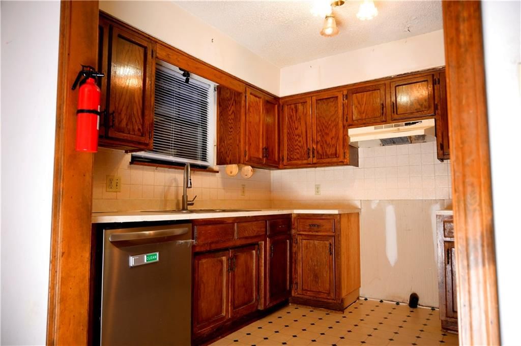 4123 Lloyd Street — photo 10