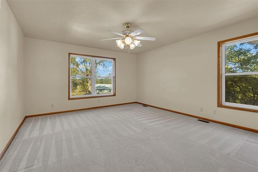 5650 SE W Highway — photo 41