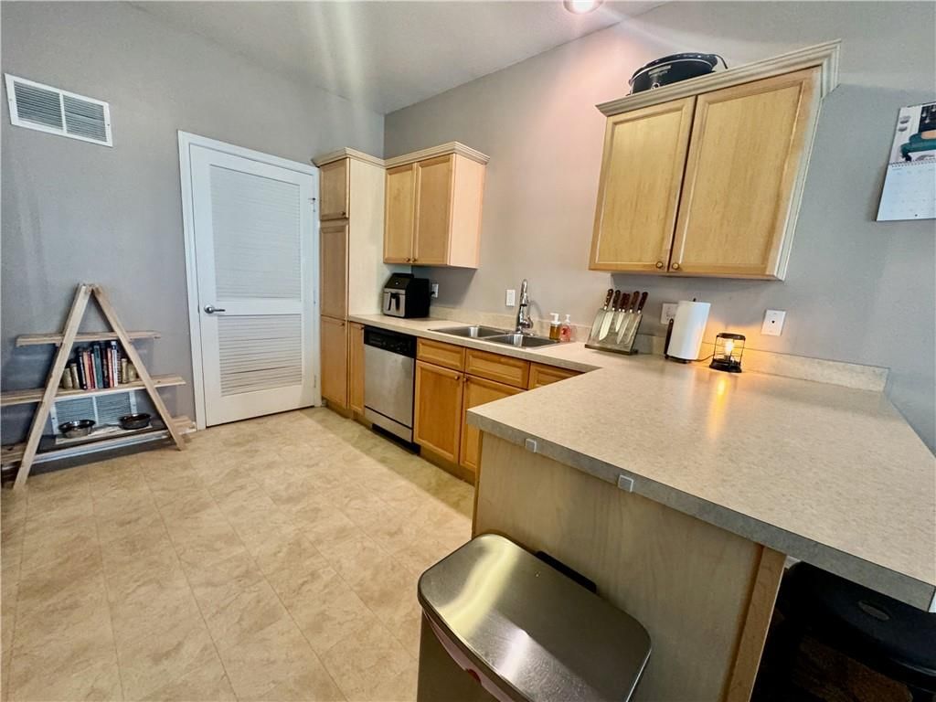 11741 S Roundtree Street — photo 7