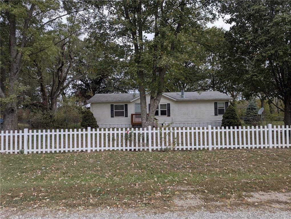 7529 Beach Drive — photo 2