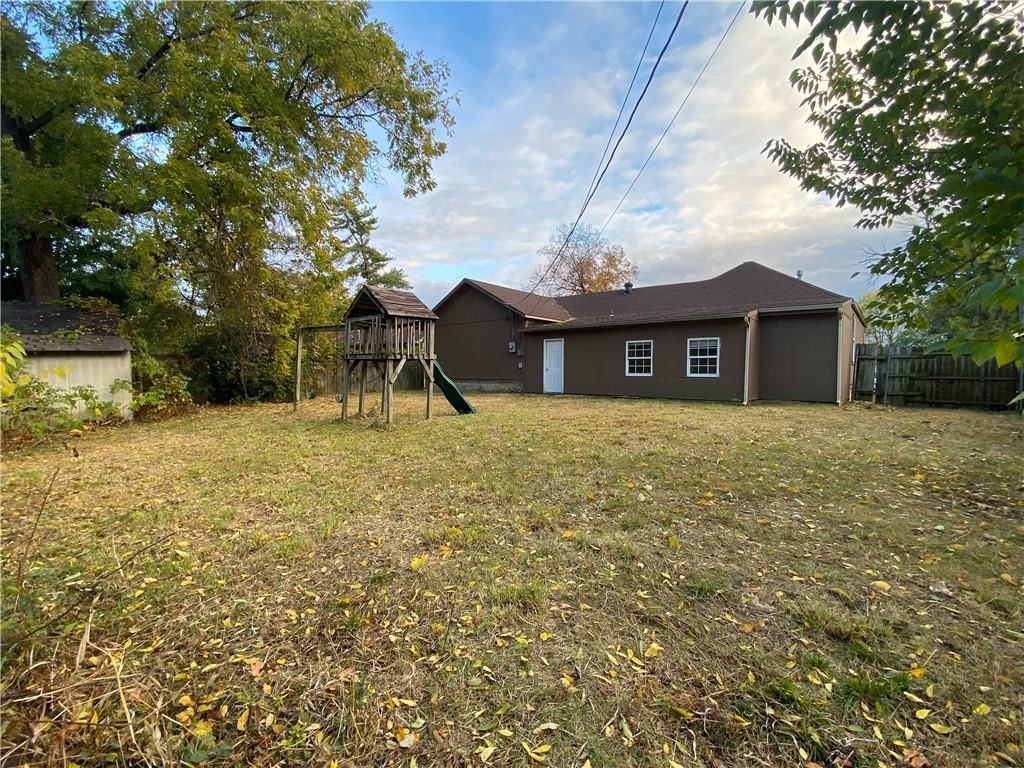 2224 woodend Avenue — photo 2