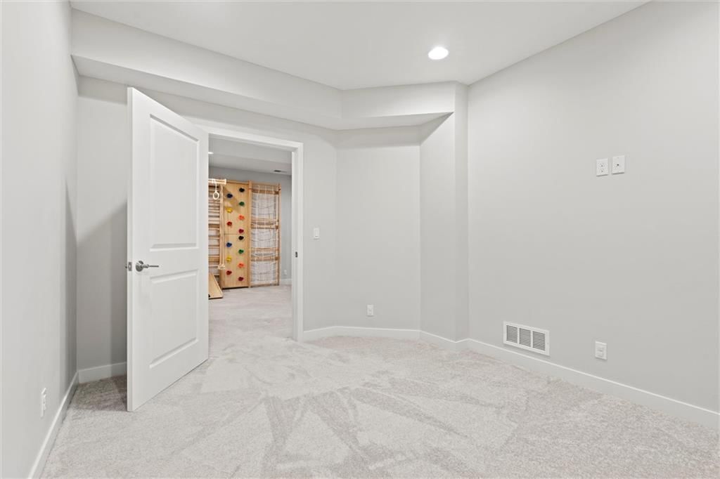 6820 Marion Street — photo 51