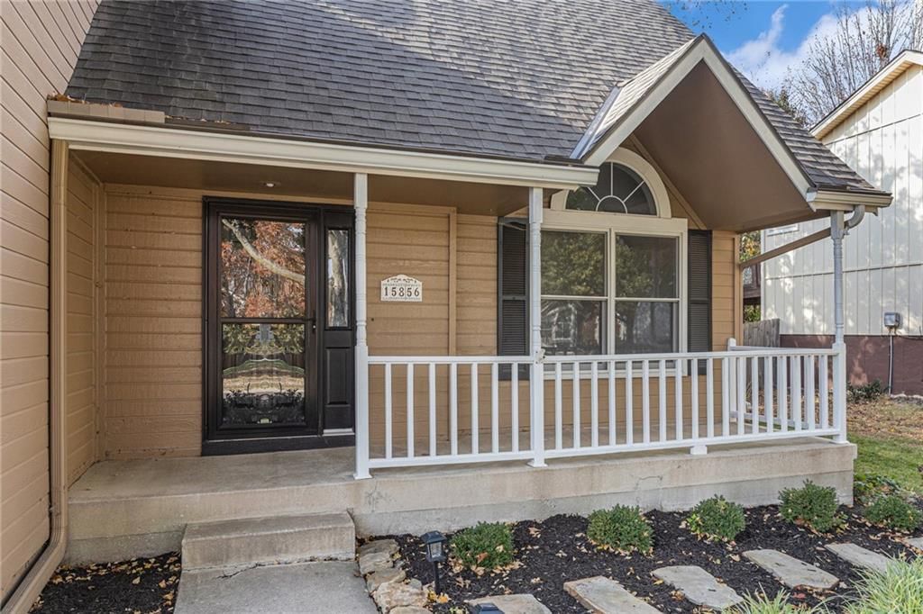 15856 Glenwood Avenue — photo 4