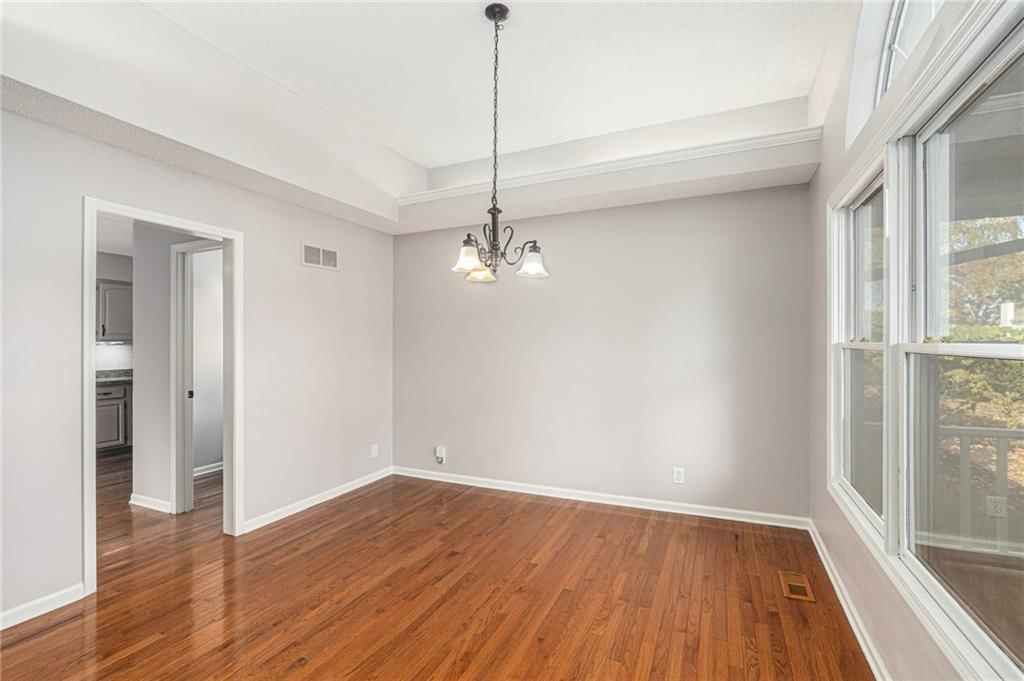 15856 Glenwood Avenue — photo 7