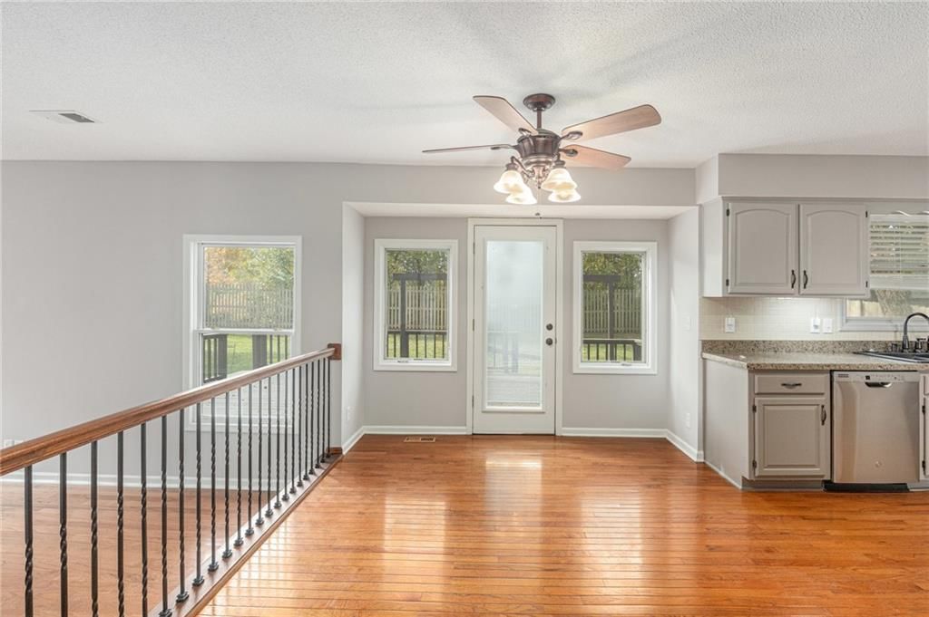 15856 Glenwood Avenue — photo 10