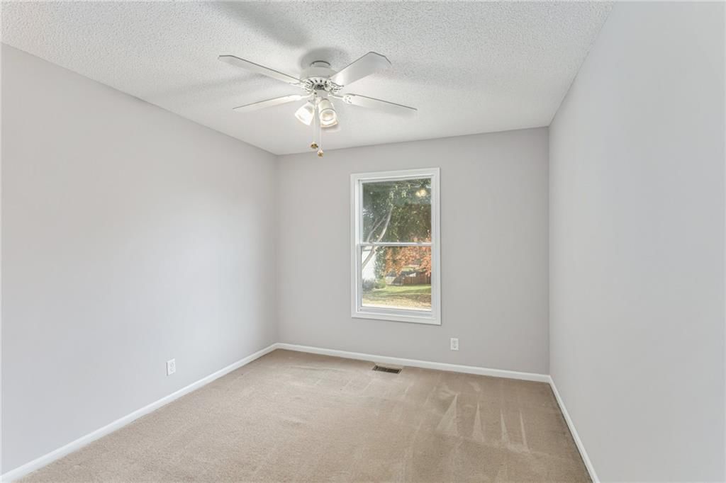 15856 Glenwood Avenue — photo 18
