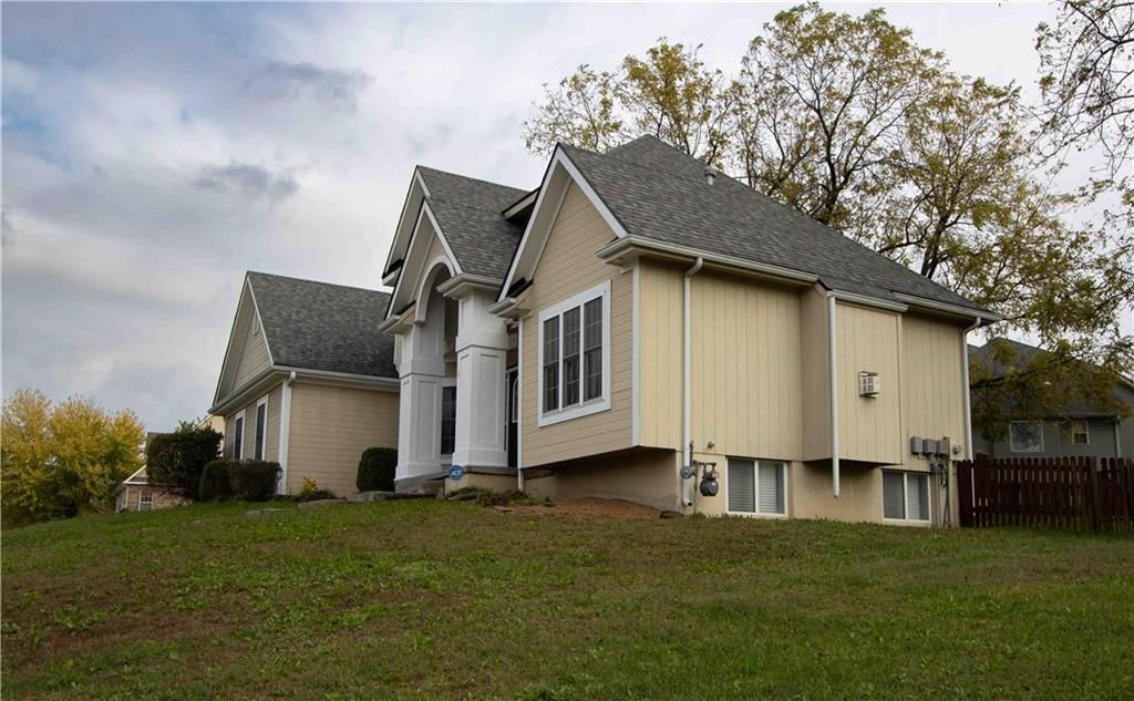516 Westgate Court — photo 2