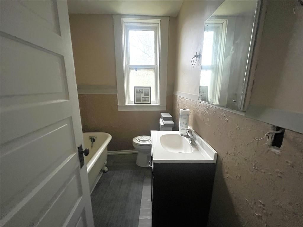 220 E Benton Street — photo 16