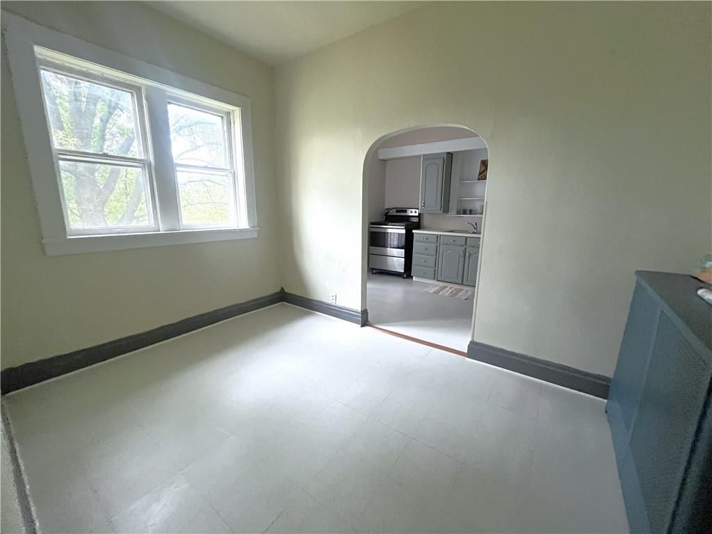 220 E Benton Street — photo 17