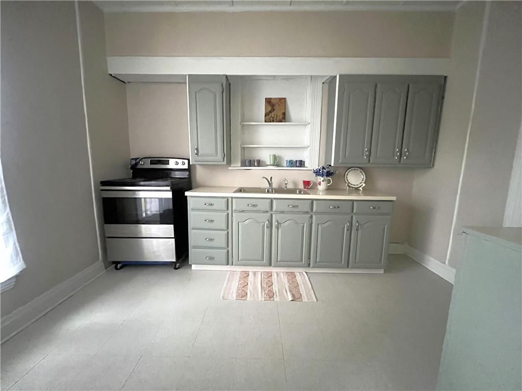 220 E Benton Street — photo 20