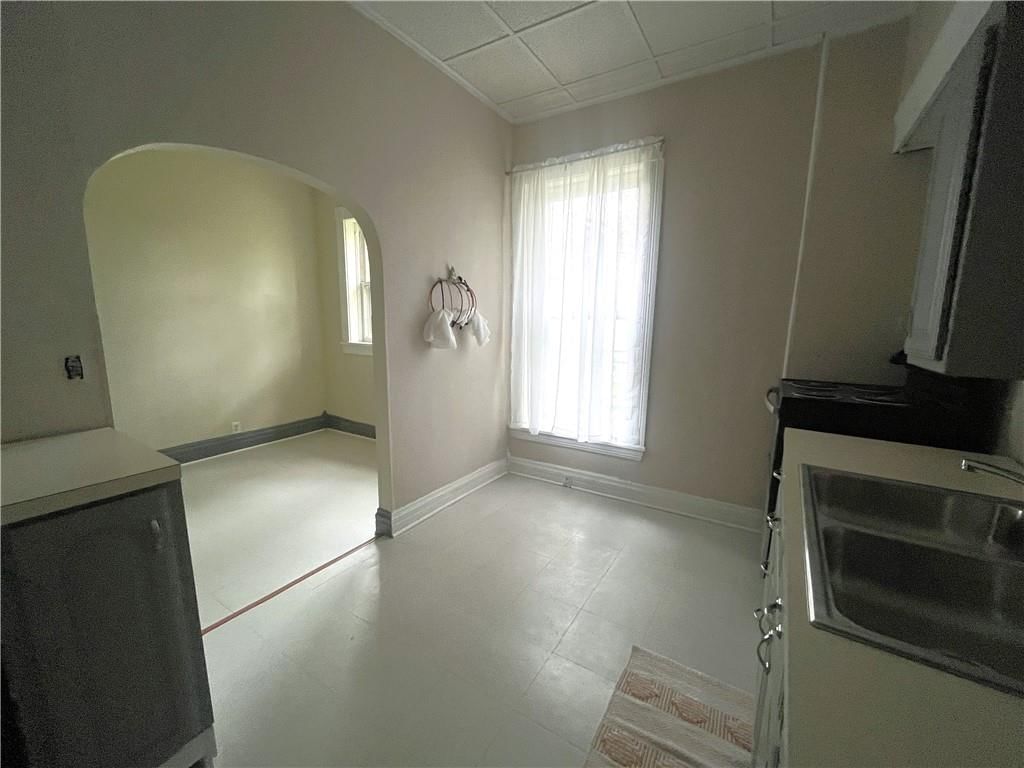 220 E Benton Street — photo 22