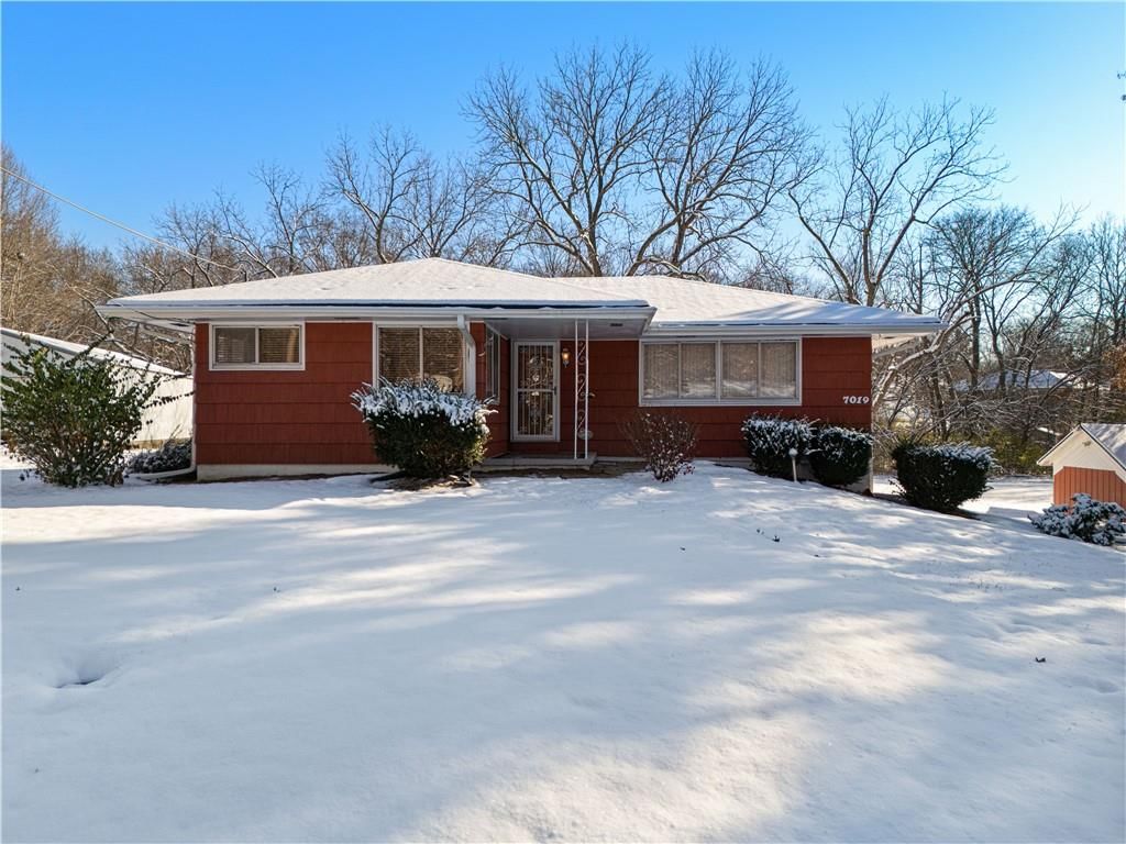 7019 N Elm Street, Pleasant Valley, MO