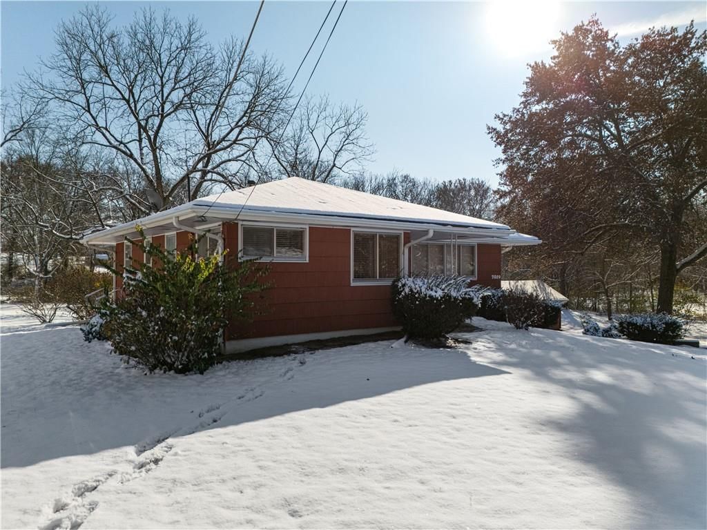 7019 N Elm Street — photo 3