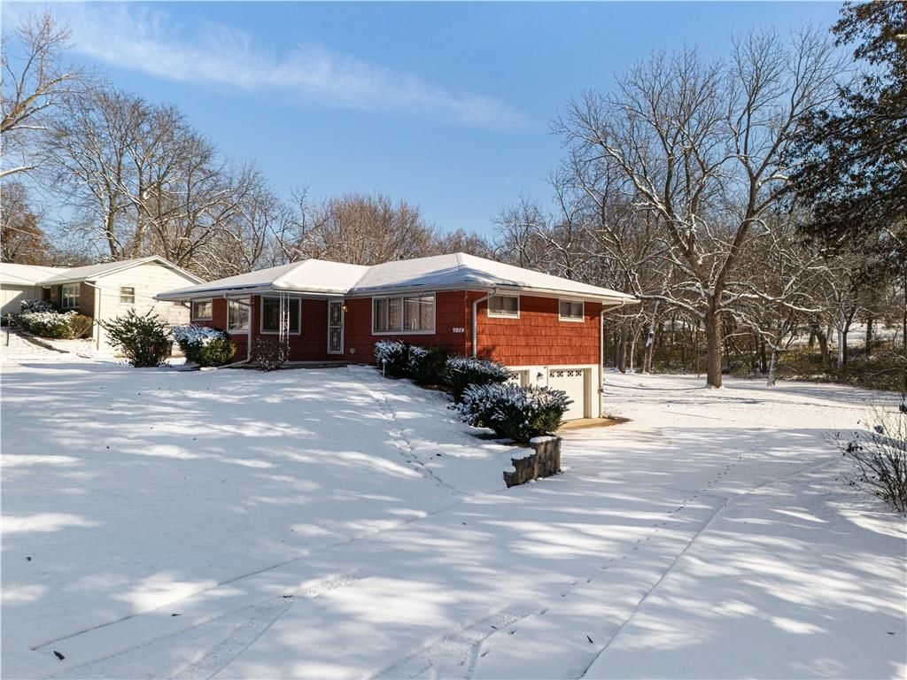 7019 N Elm Street — photo 4