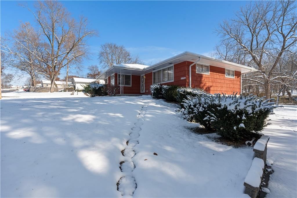 7019 N Elm Street — photo 34