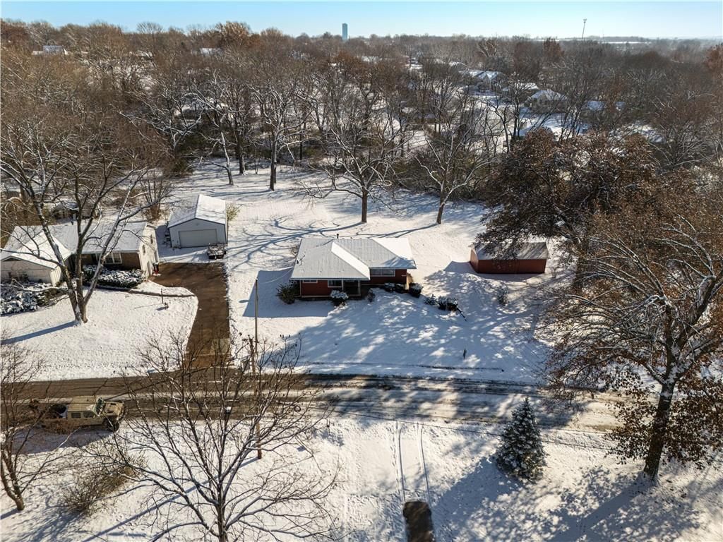 7019 N Elm Street — photo 38