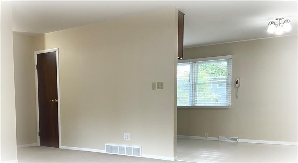 1711 Seneca Street — photo 4