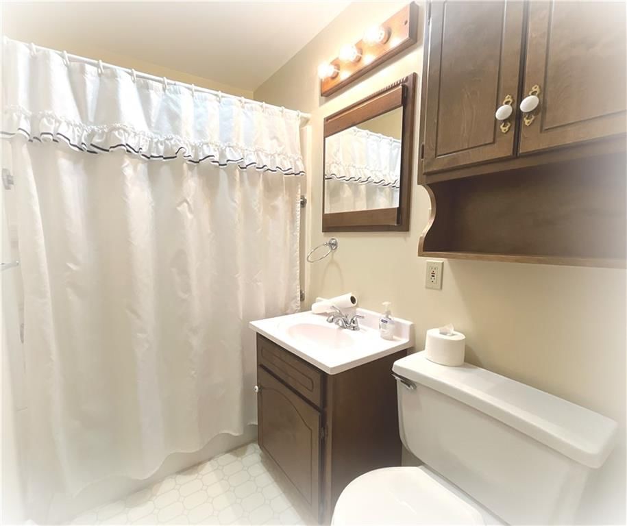 1711 Seneca Street — photo 16