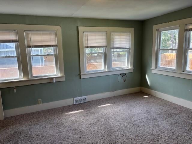 Photo 5 of 7 - 702 W 1st Street