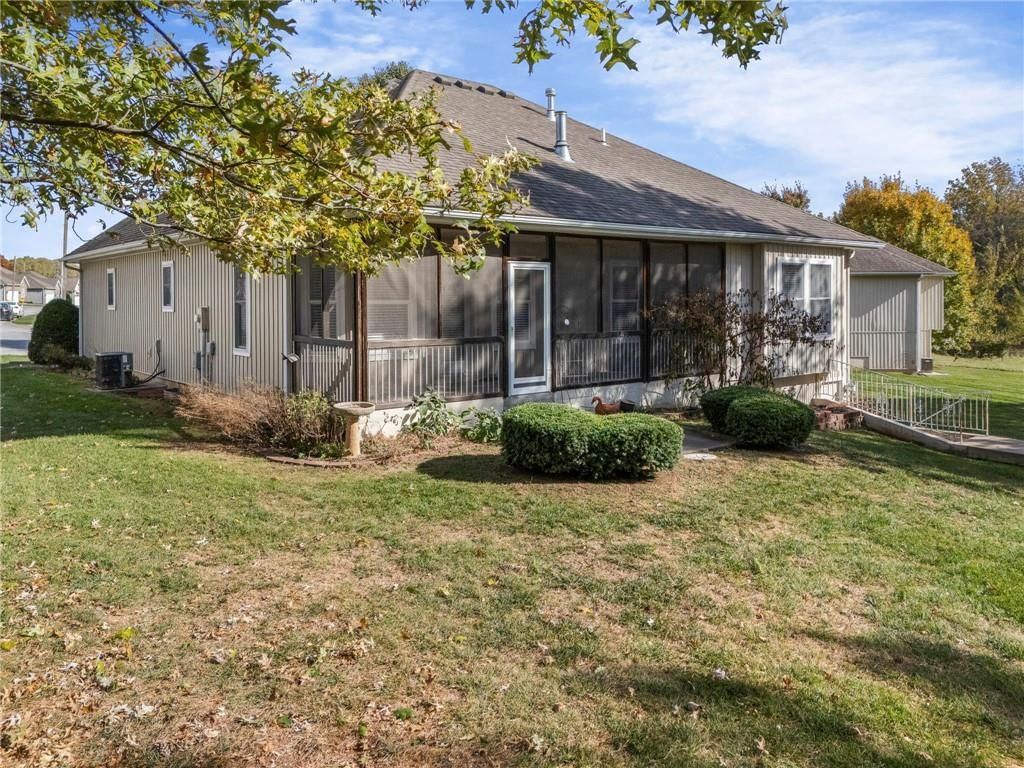 1123 SW Hoke Drive — photo 32